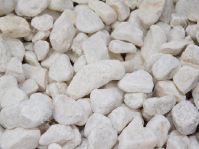 Мраморный галтованный щебень 20-40 мм 25 кг для строительства и ландшафта, 