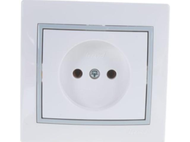 Розетка одноместная Lezard Mira 701-0215-121 белая с серой, 