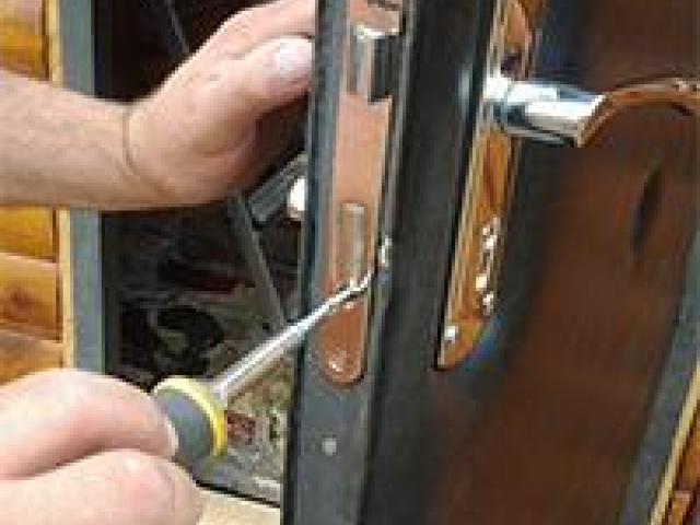 Ремонт стальных дверей в Химки Зеленограде Солнечногорске Клине, Химки