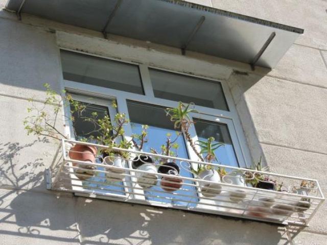 Козырьки (навесы), бельевые кронштейны (сушилки бельевые), цветочницы, Сочи