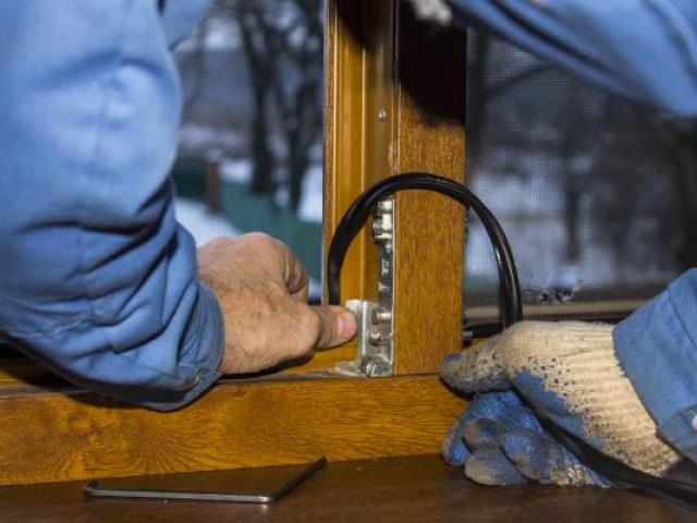Замену фунрнитуры и уплотнителей на окнах ПВХ, Минск