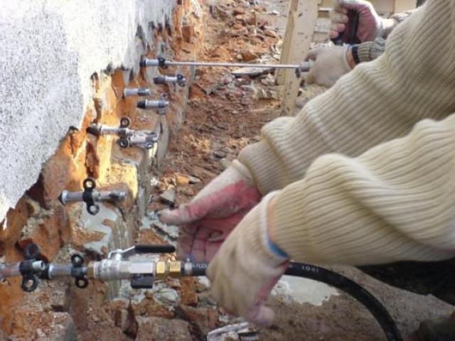 Устранение проседания дома, укрепление фундамента без копки, Новочеркасск