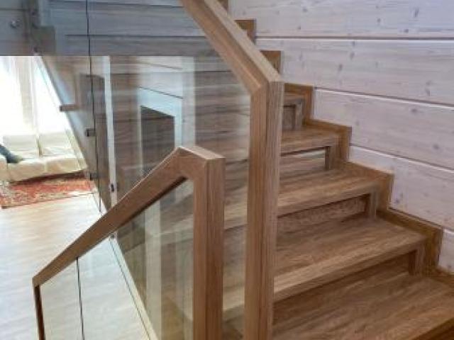 Лестница деревянная на бетонном или металлическом каркасе, Зеленоград