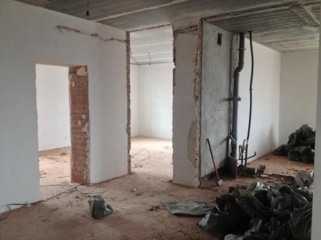 Демонтаж стен стяжки в квартире, Тюмень