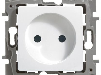 Розетка Legrand 672220 внутренняя однорозеточная с 2 контактами