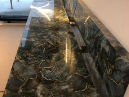 Скамейка из камня, Москва