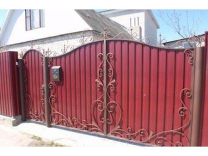 Ворота распашные на заказ в Кривом Роге. Ворота распашные из профнастила, Кривой Рог